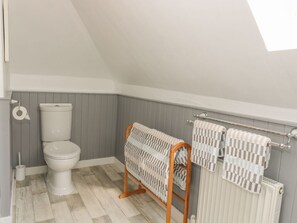 Shower - Kirkgate Cottage, Chirnside (Duns)