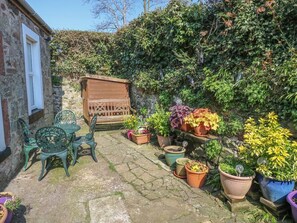 Outdoor dining - Kirkgate Cottage, Chirnside (Duns)