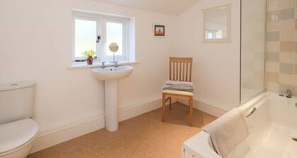 THE PATIO FLAT, dog friendly, in Liskeard