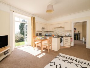 High chair - THE PATIO FLAT, dog friendly, in Liskeard (Bodmin)