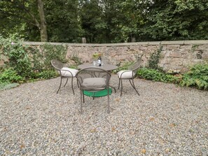 Outdoor dining - Vicarage Cottage, Lucker (Belford)