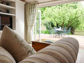 Living area - Charming Oast Cottage Retreat (Maidstone)
