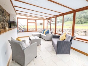Living area - Ysgubor Las, Dolgellau (Dolgellau)