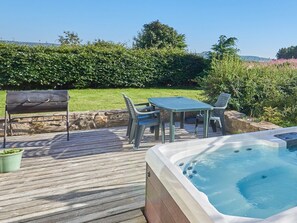 Outdoor dining - Strathnaver, Kinloss (Forres)