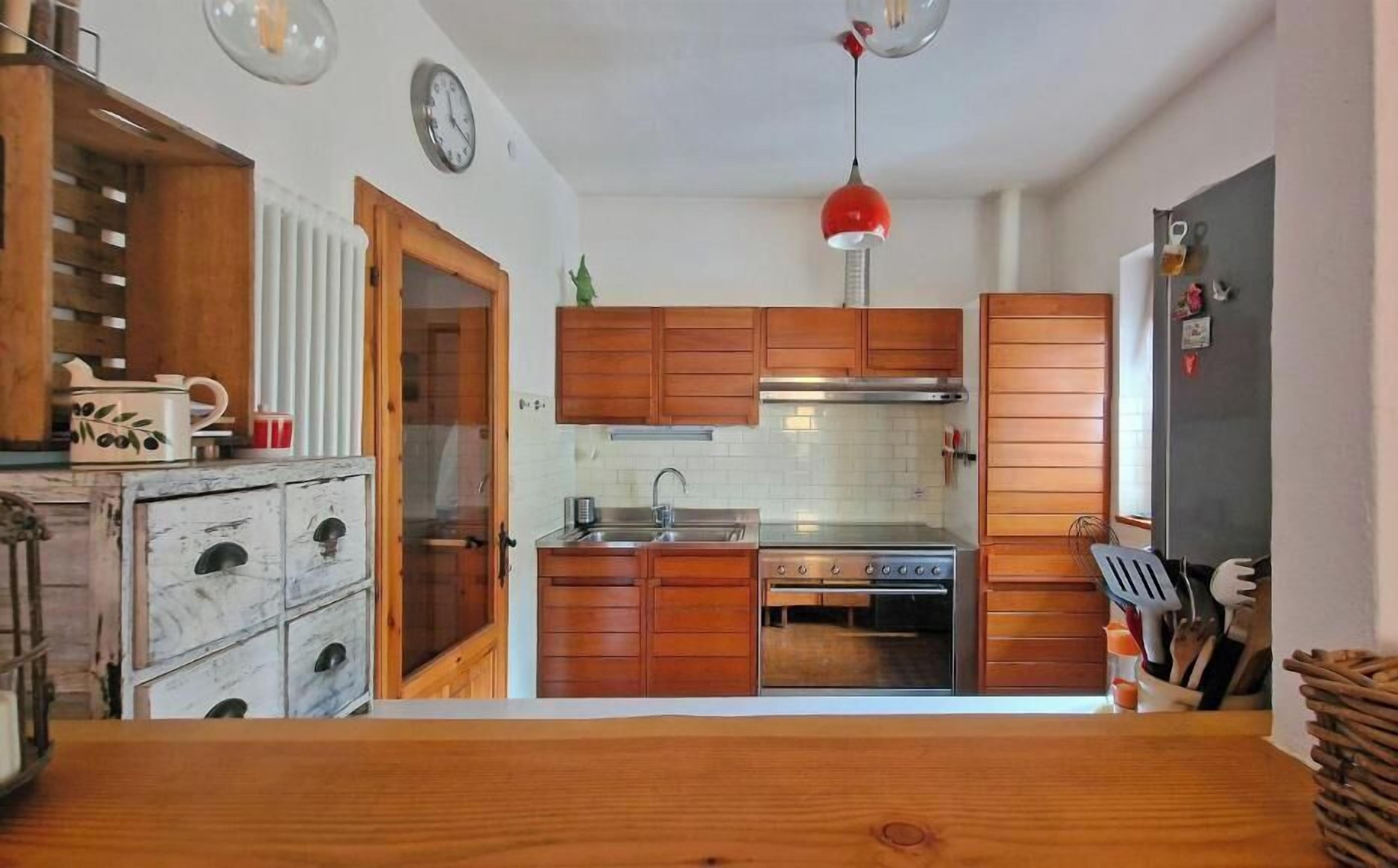 Apartment, 3 Bedrooms, Garden View, Garden Area | Private kitchen | Fridge, microwave, oven, stovetop