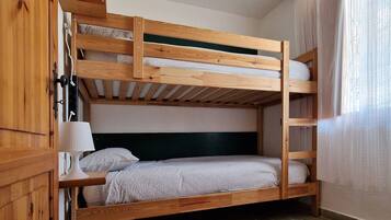 Apartment, 2 Bedrooms, Garden View, Garden Area | Iron/ironing board, free WiFi