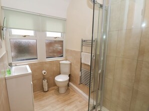 Shower - 94A West Avenue, Filey. 3 bed. (Filey)