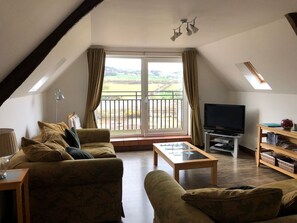 Living area - Charming Mill House Retreat (Whitby)