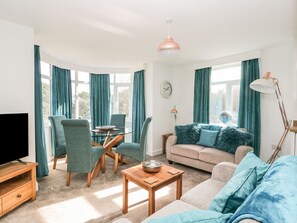 Living area - Manor Heath Apartment 3 - Stunning Sea Views (Scarborough)