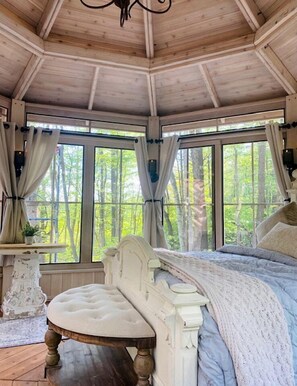 1 bedroom, bed sheets