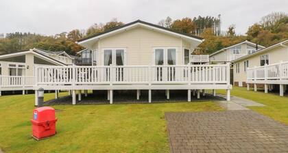 Cwtch Lodge 42, Wisemans Bridge