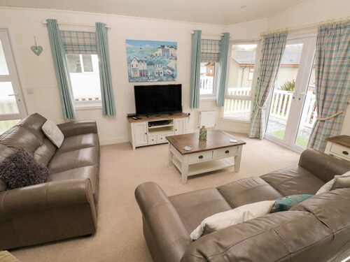 Cwtch Lodge 42, Wisemans Bridge