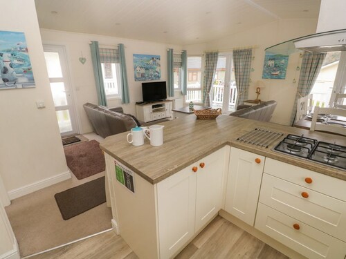 Cwtch Lodge 42, Wisemans Bridge