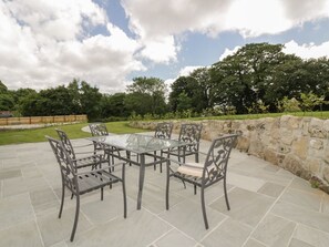 Outdoor dining - The Corn Store, St Stephen (St. Austell)
