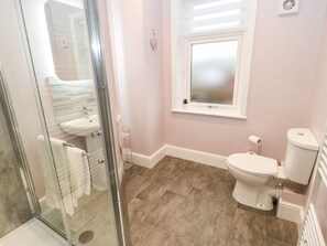 Shower - Sunnymede: Charming Home in Silsden (Keighley)