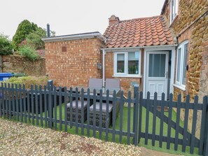 Outdoor dining - Herbies Cottage, Snettisham (King's Lynn)