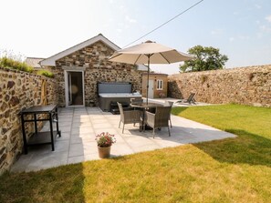 Outdoor dining - Pear Tree Cottage, St Dominick (Saltash)