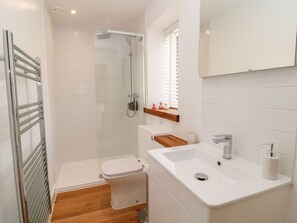 Shower - Pear Tree Cottage, St Dominick (Saltash)