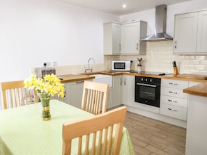 Dishwasher, high chair - Bodfan Peniel, Llanerchymedd (Llannerch-y-Medd)