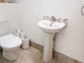 Shower - Bodfan Peniel, Llanerchymedd (Llannerch-y-Medd)