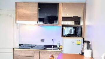 Room, 1 Bedroom, Accessible, Patio | Dining