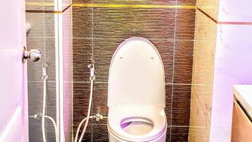 Room, 1 Bedroom, Accessible, Patio | Bathroom
