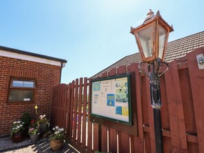 Exterior detail - Charming 2 The Stables in Ryde (Ryde)