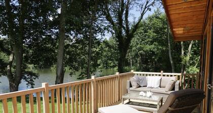 KINGFISHER, Smart TV, lakeside, Ross-on-Wye