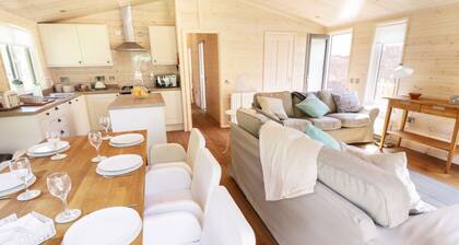 KINGFISHER, Smart TV, lakeside, Ross-on-Wye