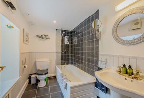 Shower - Smithy House, Kilmartin. 4bed. (Kilmartin)