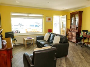 Living area - Charming 16A in Beautiful Torquay, Devon (Torquay)
