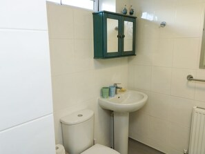 Shower - Charming 16A in Beautiful Torquay, Devon (Torquay)