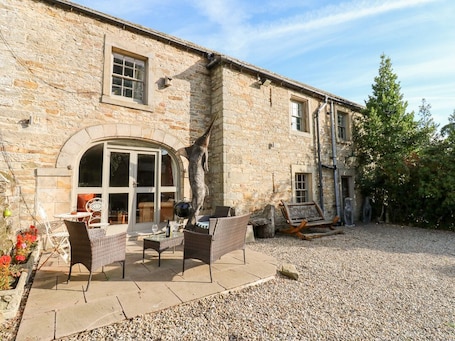 Outdoor dining. 2 The Coach House, Romaldkirk