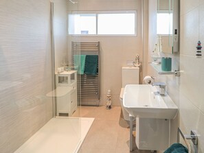 Shower - Estuary View, Warkworth (Morpeth)
