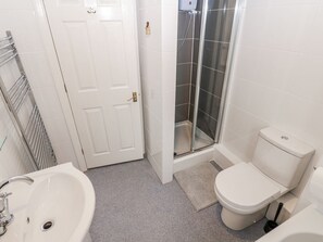 Shower - Kelda Garthr (Tranquil Garden) Home (Leyburn)