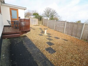 Outdoor dining - Charming Penelope in Benllech (Benllech)