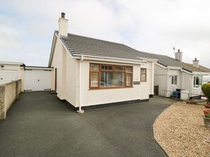 Exterior - Charming Penelope in Benllech (Benllech)