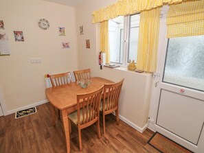 Dining - Charming Penelope in Benllech (Benllech)