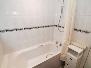 Shower - Charming Penelope in Benllech (Benllech)