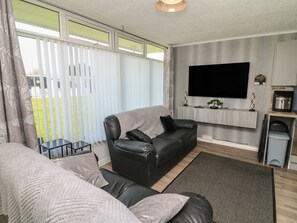 Living area - 106 Cherry Park, Chapel St Leonards (Skegness)