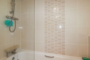 Shower - 13 Clock Tower Court, Charlestown (St. Austell)