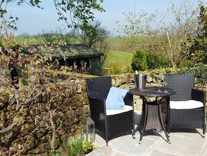 Outdoor dining - Bridleway Cottage, Tatham (Lancaster)
