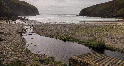 Y Twll bollt - in Nolton Haven