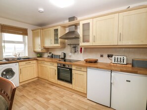 Dishwasher, highchair - Beach View, Benllech (Benllech)