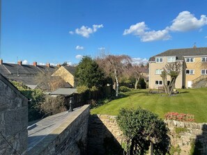 A residential area with stone walls, a stone bridge, and a well-maintained lawn. - Toll House, Corbridge (Corbridge)