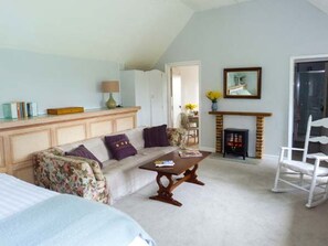 Living area - Standard Hill Cottage, Ninfield (Battle)