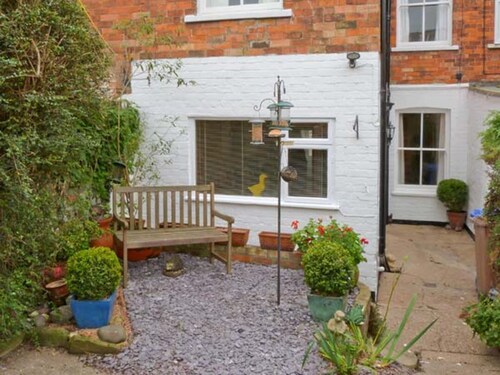 Pet-Friendly Elizabeth House in Hornsea