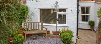 Pet-Friendly Elizabeth House in Hornsea