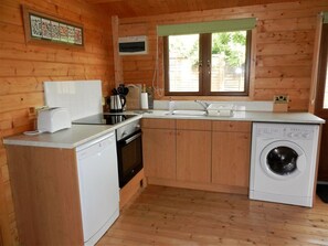 Private kitchen - Pennylands Hill View Lodge, Broadway (Broadway)