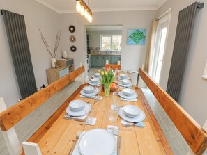 Dining - Morningside, Totland Bay. WiFi (Totland Bay)